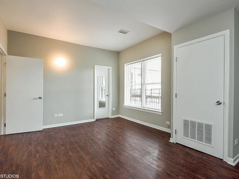 959 W Oakdale Ave #2E — Photo 6