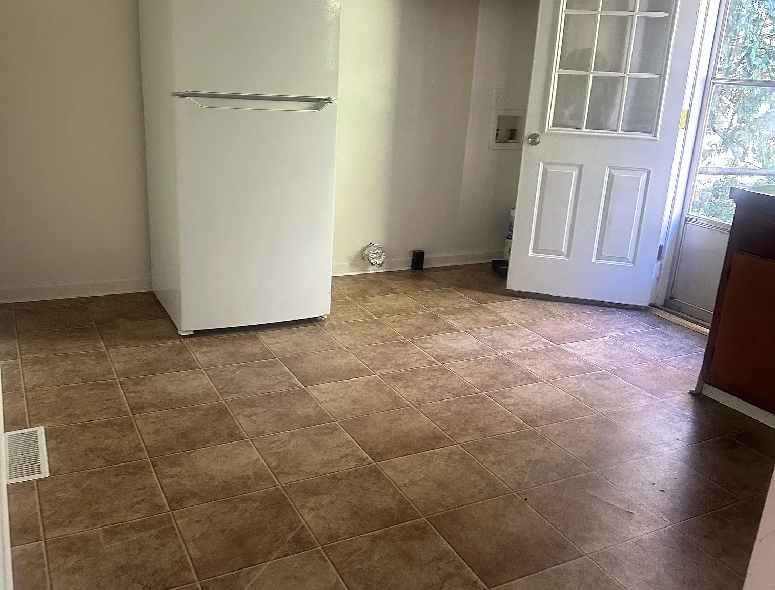 2 bed, 768 sqft, $1,000 — Photo 3