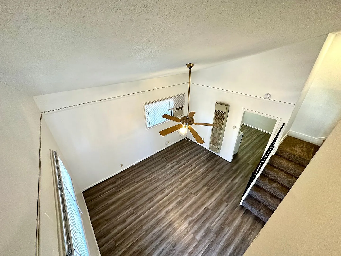 Unique 1 Bedroom — Photo 2
