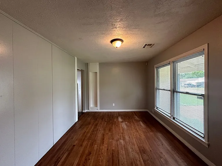 3409 Willow Creek Dr — Photo 4