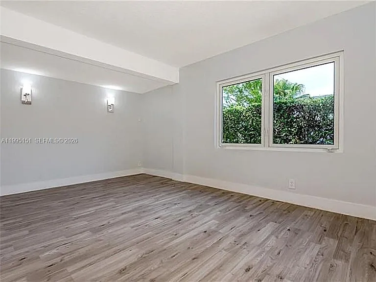 5770 NE 18th Ave — Photo 15