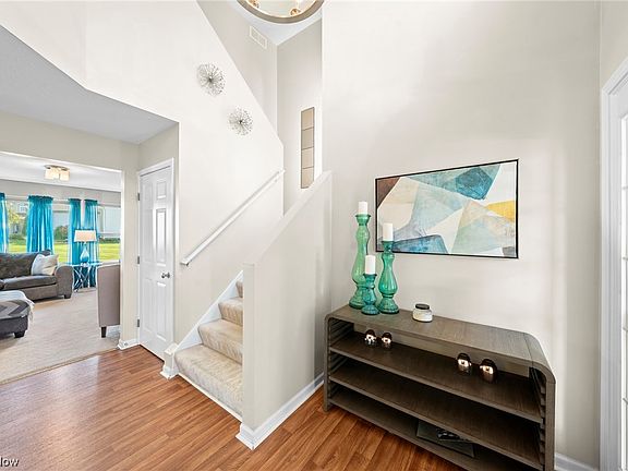 4th image of 790 Worthington Ct