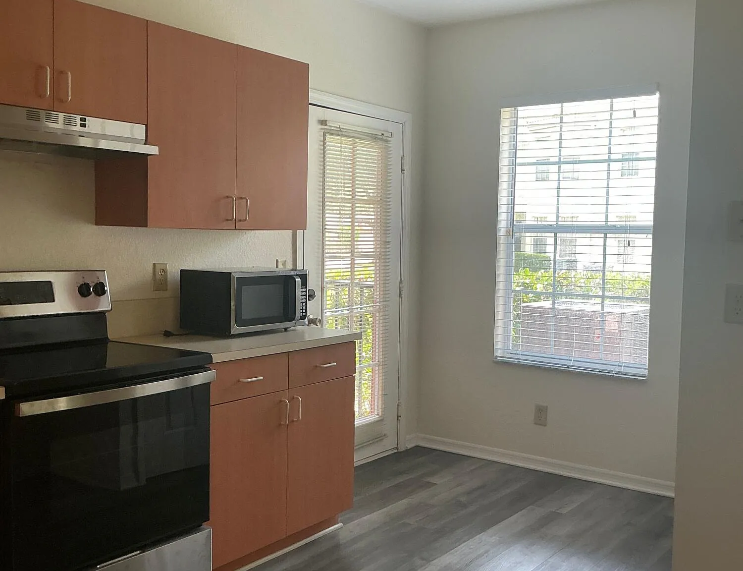 3 bed, 2.0 bath, 1467 sqft, $1,900 — Photo 4