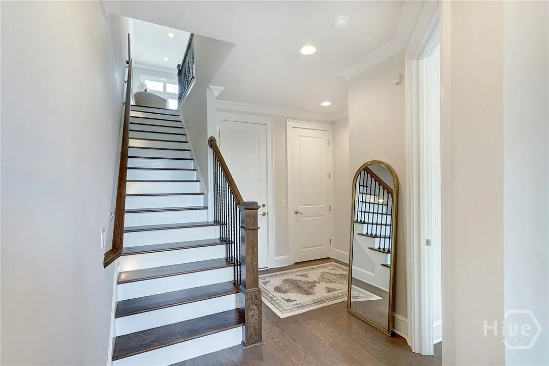 3 bed, 3.5 bath, 2118 sqft, $5,900 — Photo 1