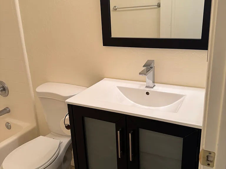 1727 E Pontiac Dr — Photo 28