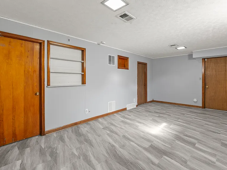11214 Leavenworth St — Photo 22