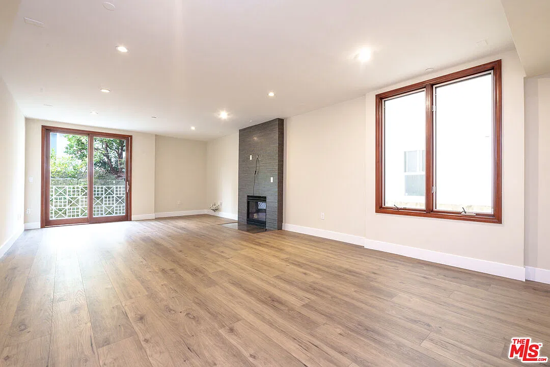 2 bed, 2.0 bath, 1518 sqft, $4,800 — Photo 2