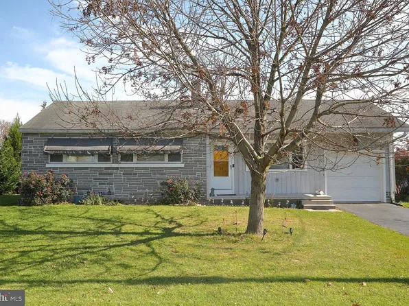 33 Linden St, Leola, PA 17540