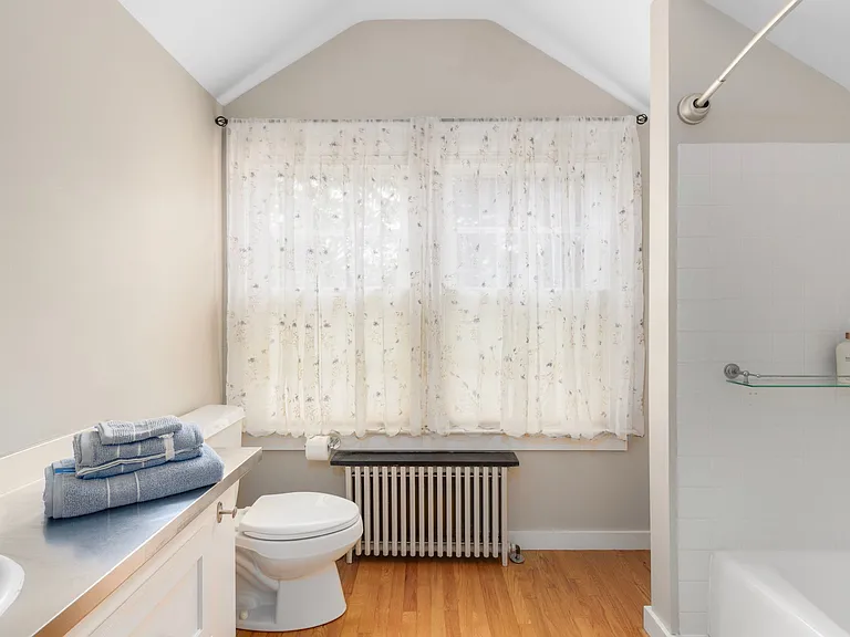 141 Coggeshall Ave — Photo 31