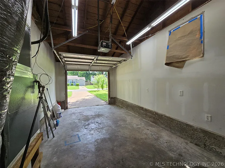 237 E 45th Pl — Photo 25