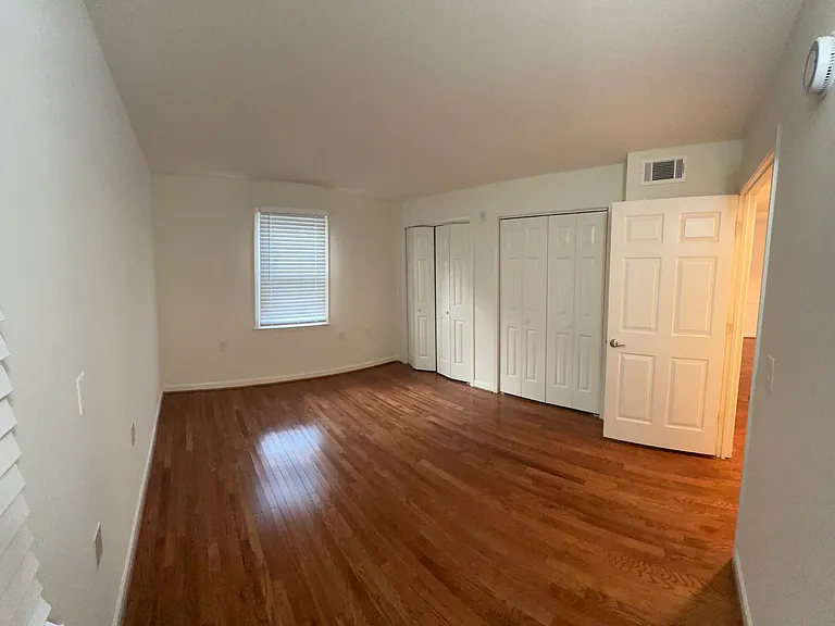 2905 Burch Ave #10 — Photo 34
