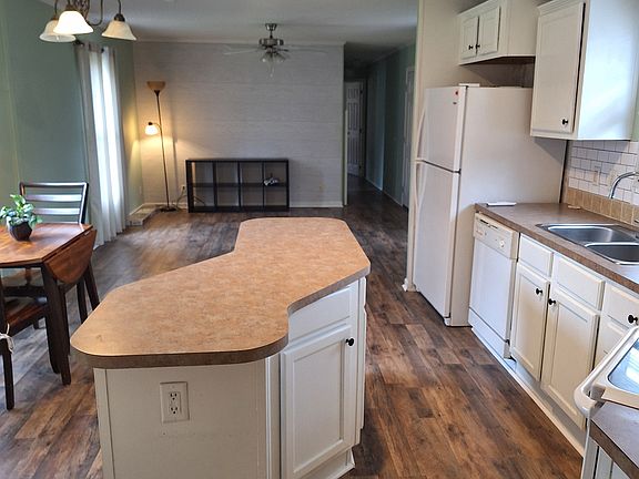 3rd image of 5819 Bradley Ln