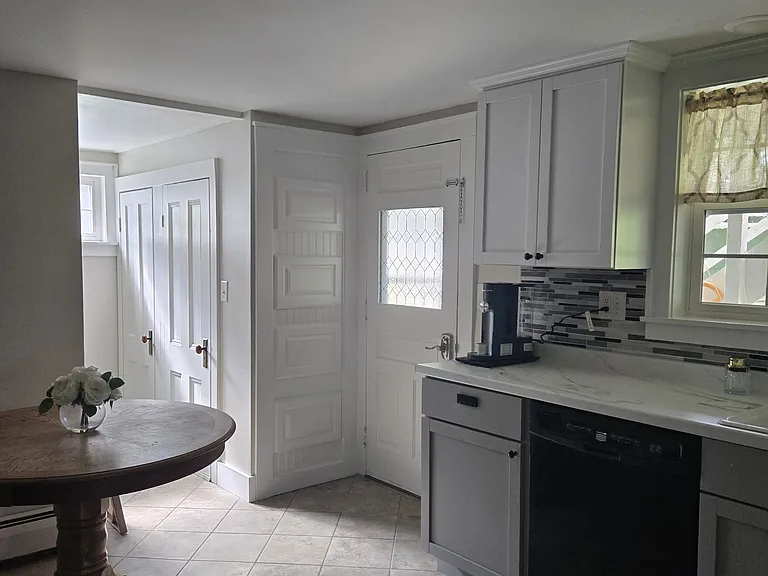 108 Center St #B — Photo 2