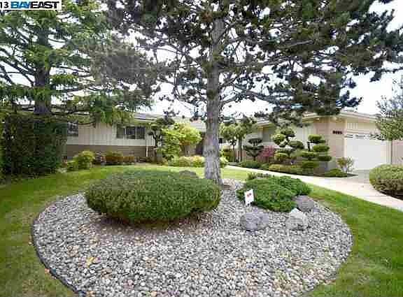 3rd image of 2695 Lakeview Dr