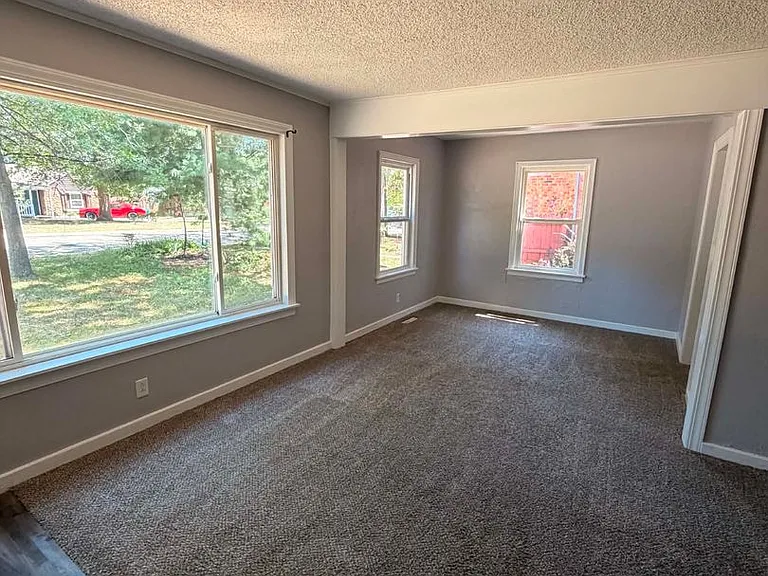 3414 Oak Ridge Dr — Photo 2