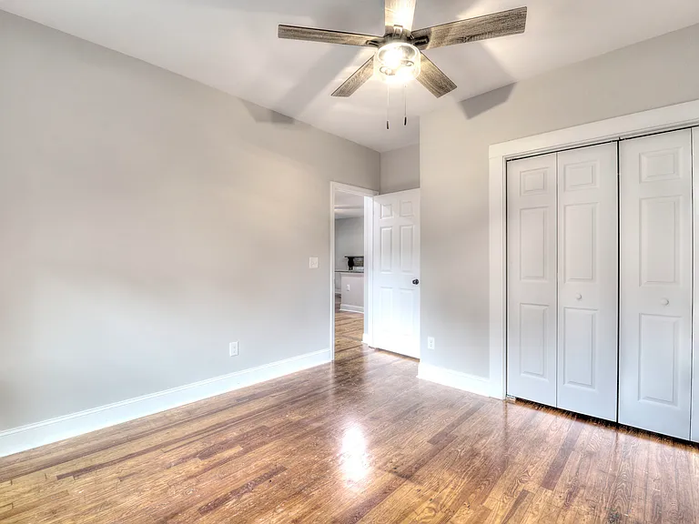 308 Douglas St — Photo 10