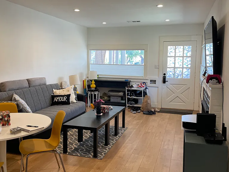 70 S Altadena Dr — Photo 4