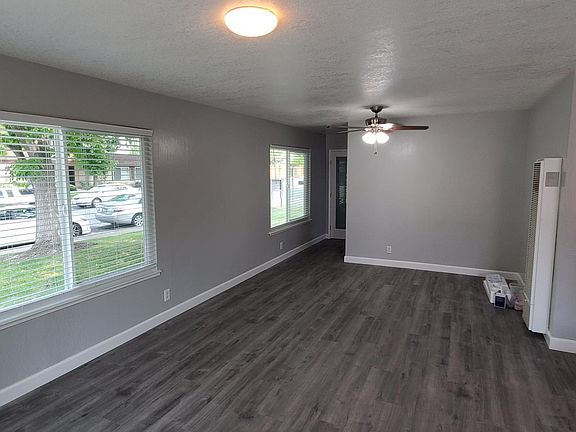 3rd image of 3218 Parkhaven Dr