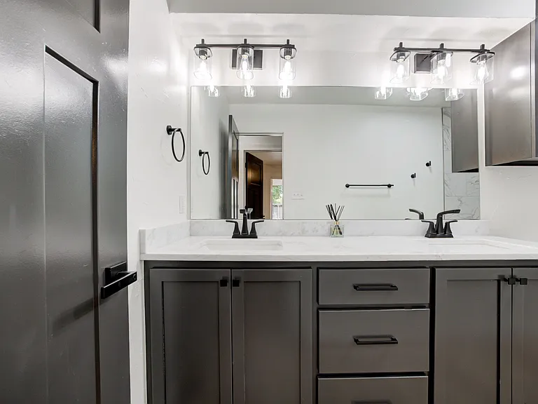 2212 Donna Dr — Photo 25