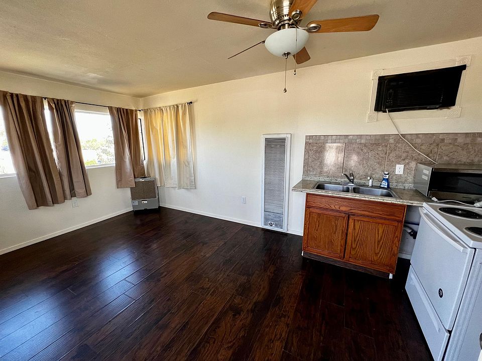 1st image of 608 Cardenas Dr SE