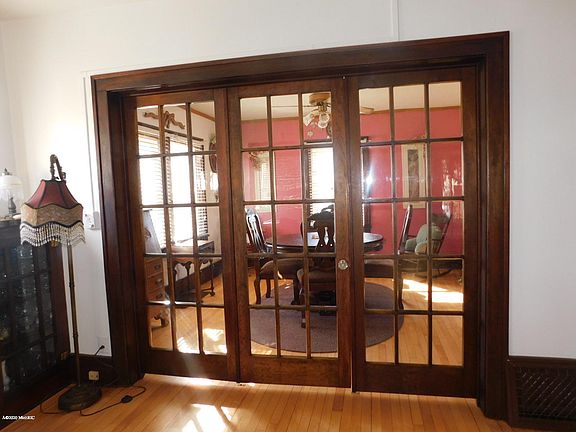 5th image of 52 Fairview Ave