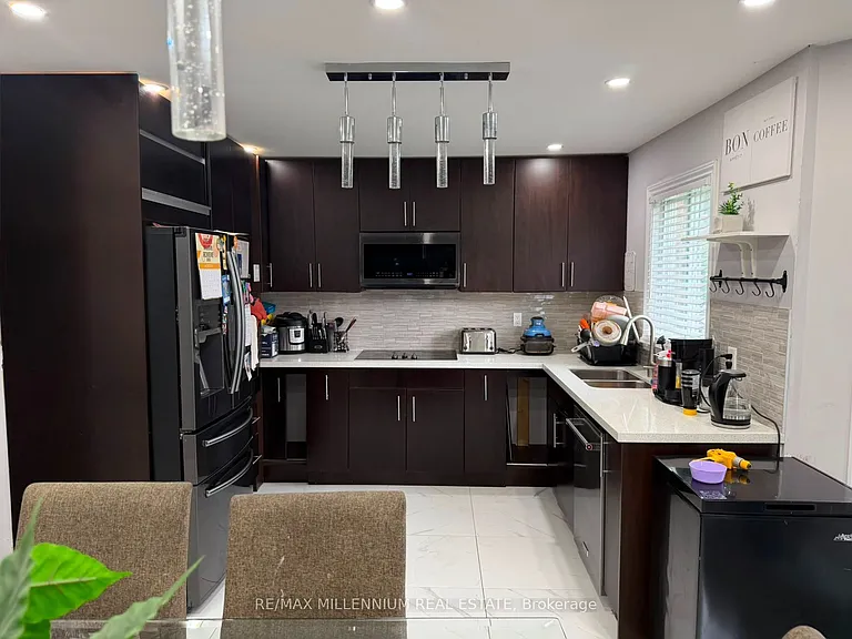 90 Whitehaven Dr — Photo 1