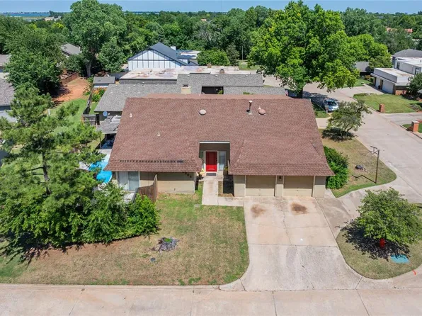 8900 Lansbrook Ln, Oklahoma City, OK 73132