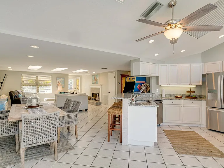 339 Avenida De Paradisio — Photo 16