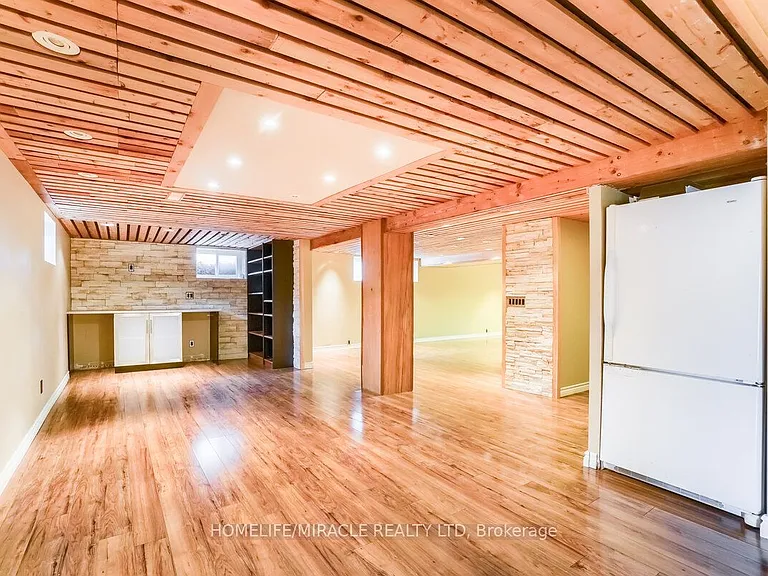520 Gillmoss Rd #BASEMENT — Photo 7