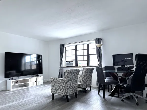 78-16 147th St #3C, Flushing, NY 11367