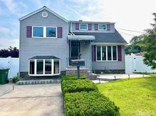 35 Gardner Pl, Parlin, NJ 08859