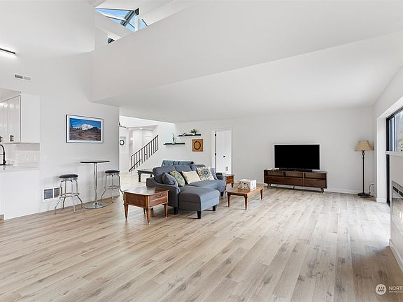 4th image of 31633 E Lake Morton Drive SE