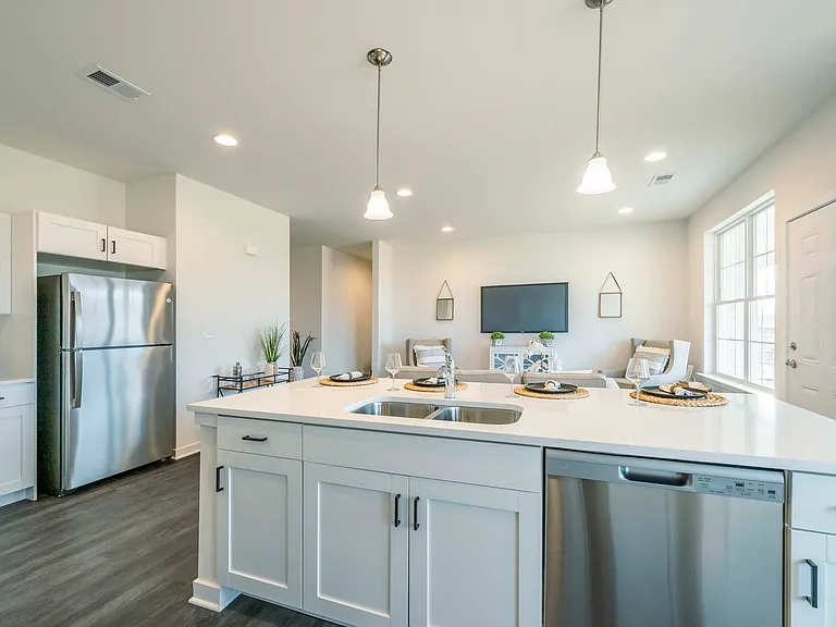 502 Horsey Blvd — Photo 3