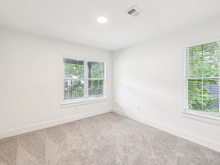 Wesley St. Claire Apartments at Lawrenceville — Photo 11