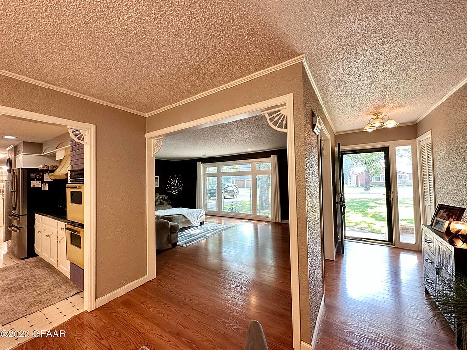 1st image of 111 Kensington Ave