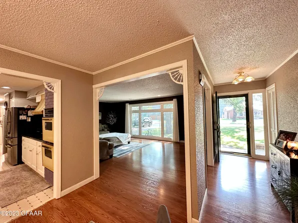 111 Kensington Ave, Park River, ND 58270