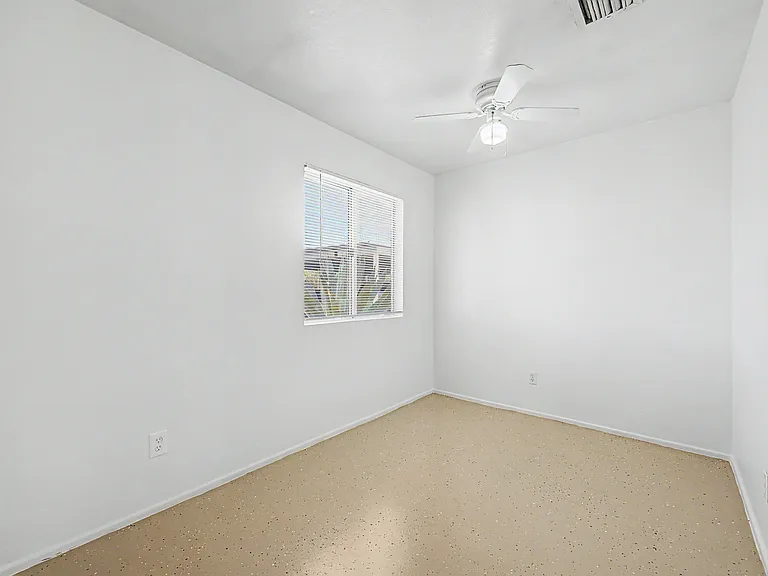 386 E Calle Arizona — Photo 10