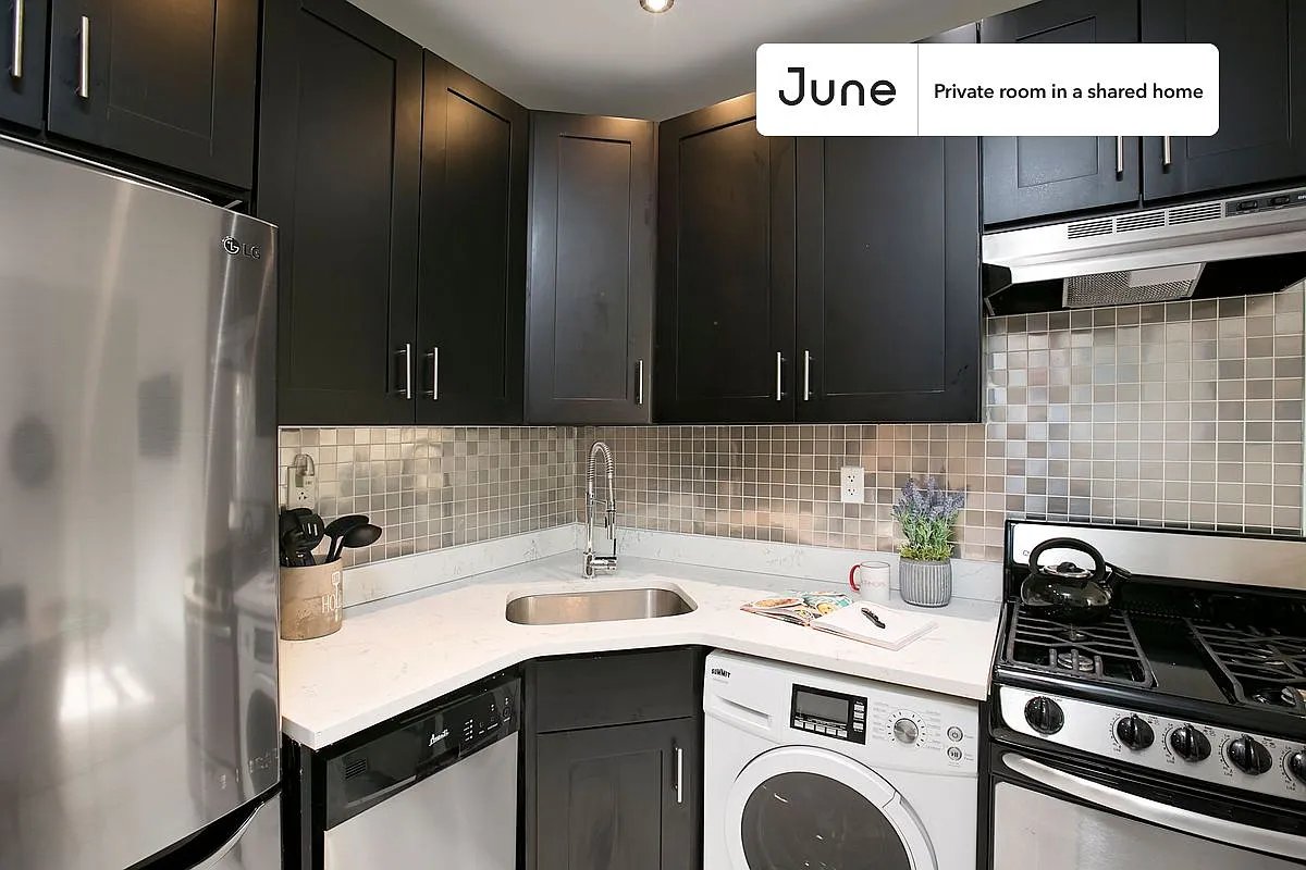Full bedroom in 3 bed/1.5 bath home in Central Harlem #1873 B — Photo 3