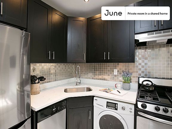 3rd image of 320 Manhattan Ave #B