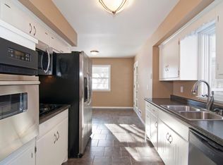 625 Rosswood Ln N, Wayzata, MN 55391