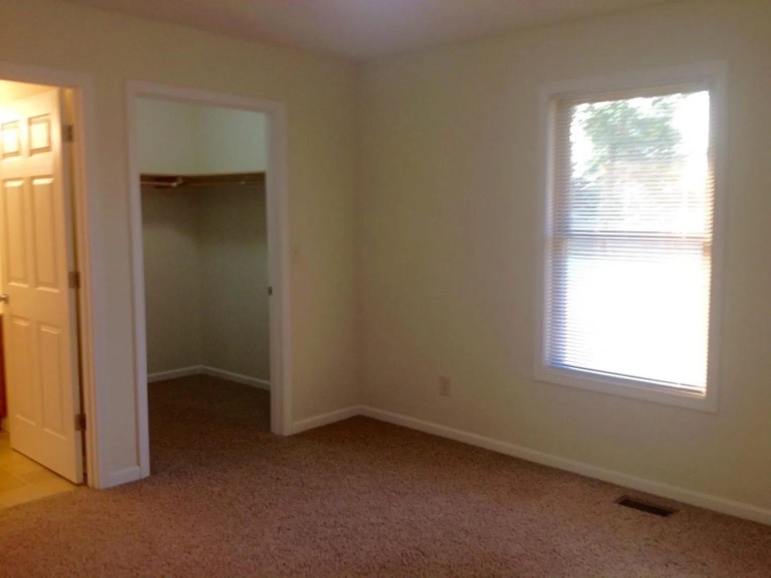 1313 Brooks Ct — Photo 2