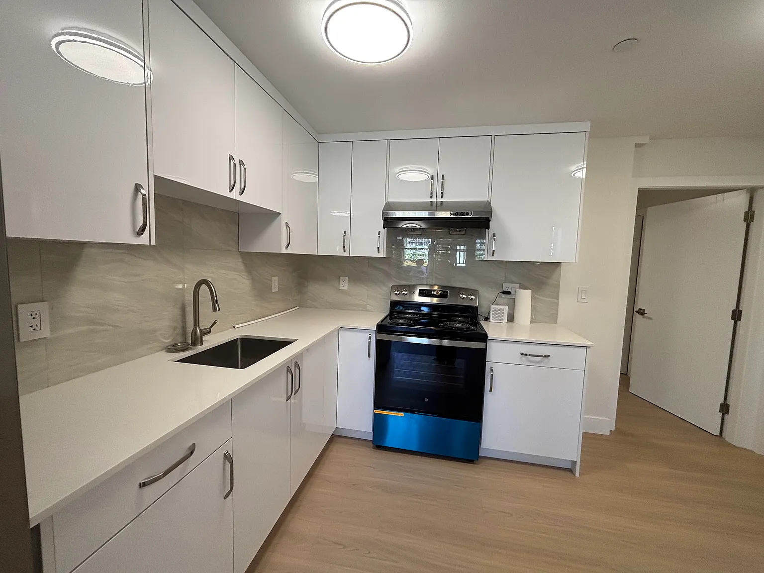 2 bed, 650 sqft, $2,150 — Photo 1