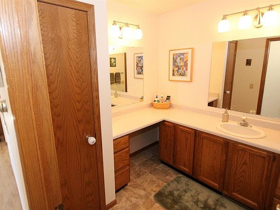 3rd image of 301 Jenna Dr