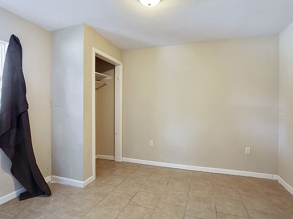 5th image of 2681 Gladiolus St
