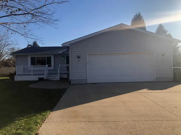 303 E 11th St, Zumbrota, MN 55992