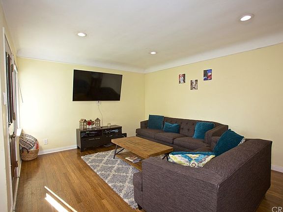 4th image of 1137 Rosewood Ave