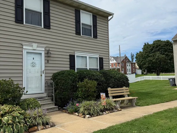 8 Terry Ct, Downingtown, PA 19335