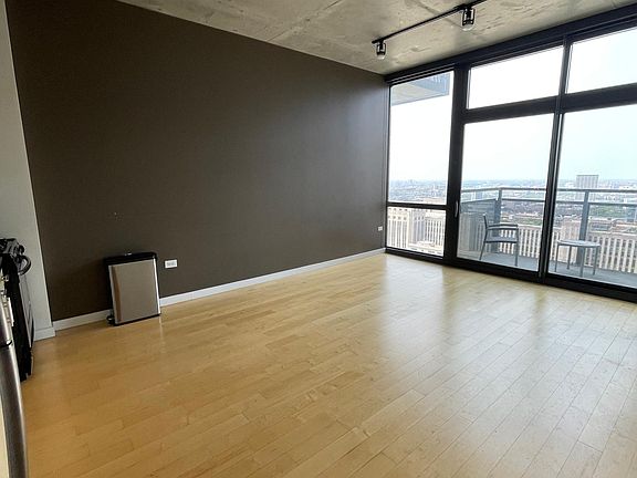 3rd image of 235 W Van Buren St Unit 3213