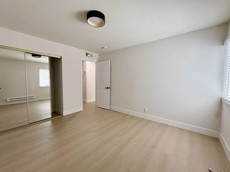 10160-10162 Park Cir E — Photo 9