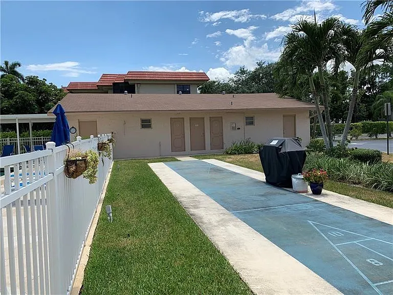 250 Jacaranda Dr #203 — Photo 19